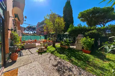 Casa in vendita, Via Teognide, Roma