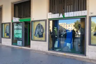 Negozio in vendita, Piazza della Libertà, Latina