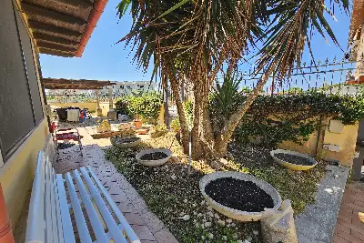 Villa in vendita, Via Rumenia , Pomezia