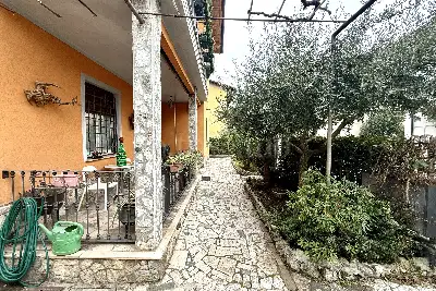 Villa in vendita, Via Canossi, Rezzato, Rezzato