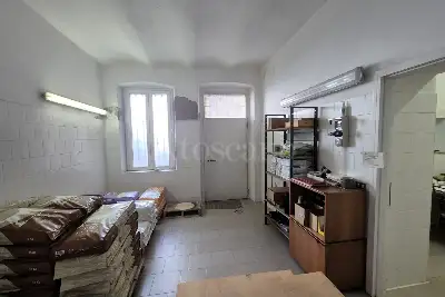 Magazzino in vendita, Via Carducci, Cantù