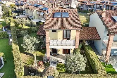 Villa in vendita, Via Achille Ambrosi, Peschiera del Garda