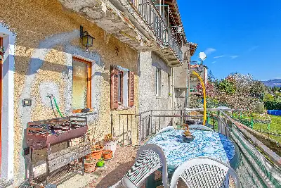 Casa Indipendente in vendita, Via Roma, Cuasso al Monte