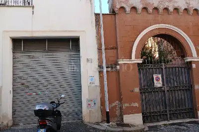 Negozio in affitto, Via Casalmonferrato, Roma