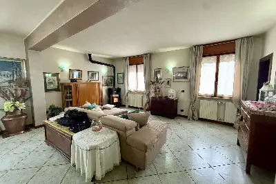 Villa in vendita, Via Canossi, Rezzato, Rezzato