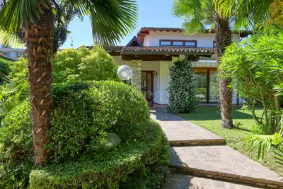 Villa in vendita, Via Marconi, Lavena Ponte Tresa