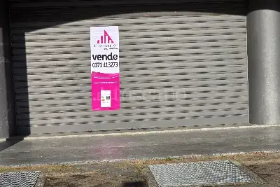 Negozio in vendita, , Peschiera Borromeo