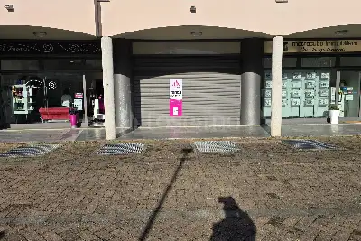 Negozio in vendita, , Peschiera Borromeo
