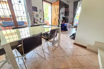 Villino a Schiera in vendita, Via Azzanello , Roma