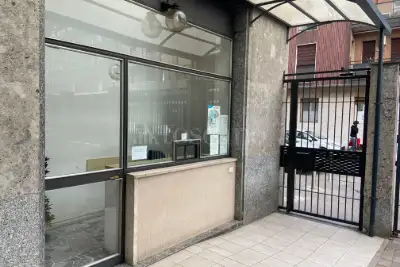 Negozio in affitto, Via Fiuggi, Milano