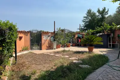 Villino a Schiera in vendita, Via Melito Irpino, Roma