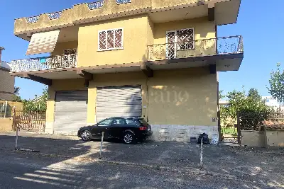 Negozio in vendita, Via Verzino, Roma