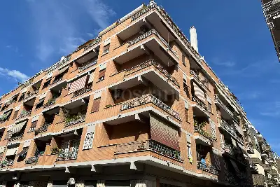 Box in vendita, Via Mare di Bering, Roma