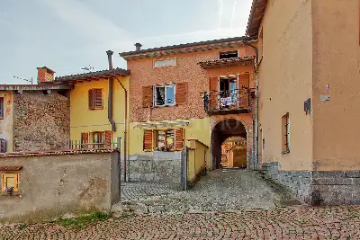 Casa in vendita, Via Carlo Cerrini, Cuasso al Monte