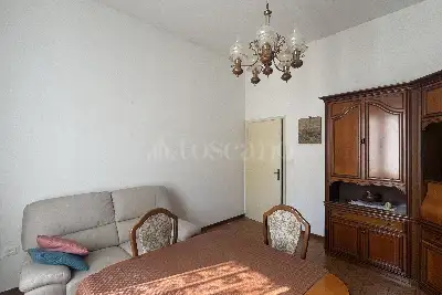 Villino a Schiera in vendita, Via Edmondo de Amicis, Prato