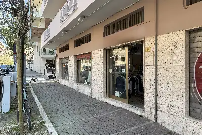 Negozio in vendita, Via Italica, Pescara