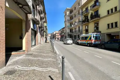 Negozio in affitto, Via Re Manfredi, Atripalda