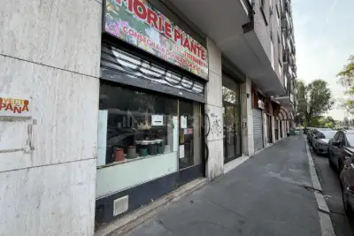 Negozio in vendita, Largo Brasilia, Milano