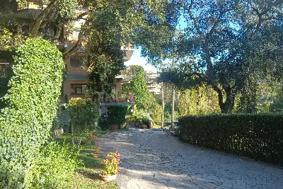 Casa in vendita, Via Quadroni, Roma