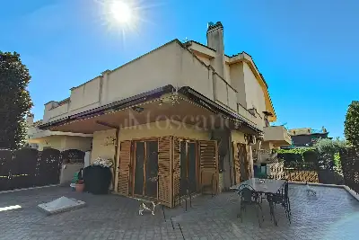 Villa Plurifamiliare in vendita, Via delle Vigne di Morena, Roma