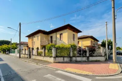 Villa Bifamiliare in vendita, Quartiere I Maggio, Brescia