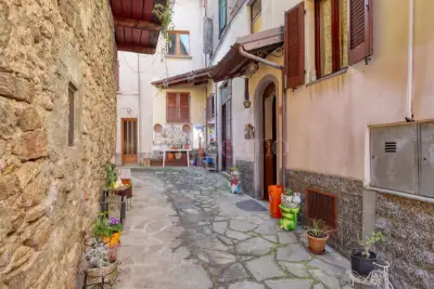 Casa in vendita, Via A.Manzoni, Cunardo