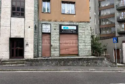 Negozio in vendita, Via Leopardi, Erba