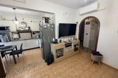 Casa in vendita, Piazzale Aldo Moro, Pomezia