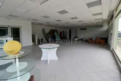 Negozio in vendita, Via Costantini, Fiume Veneto