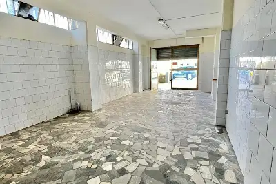 Negozio in affitto, Via Cesinali, Atripalda