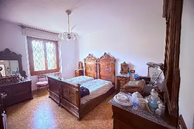 Villino a Schiera in vendita, Via Sem Benelli, Prato