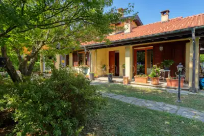 Villa for sale, Via Luigi Pirandello, Besano