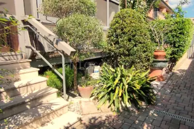 Villino a Schiera in vendita, Via Michele Nau, Roma
