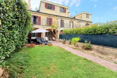 Villino a Schiera in vendita, Via di Marco Simone, Roma