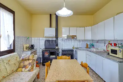 Casa Indipendente in vendita, Via Della Repubblica, Bisuschio