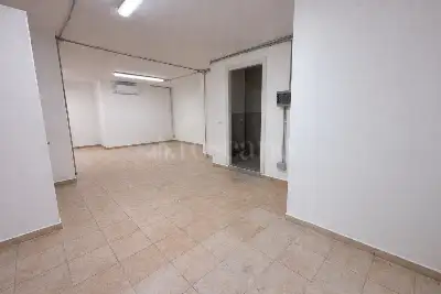 Magazzino in affitto, Via Isonzo , Monza