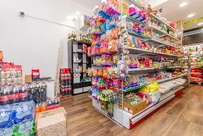 Negozio in vendita, Via Parmigianino, Milano