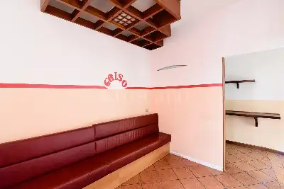 Negozio in vendita, Via Montello, Cantù