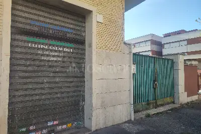 Negozio in affitto, Via Alessandro Cruto, Roma