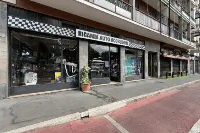 Negozio in vendita, Largo Giambellino, Milano