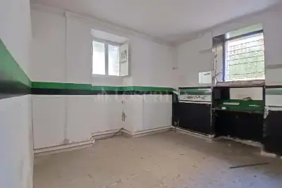 Negozio in vendita, Via Faleria, Roma