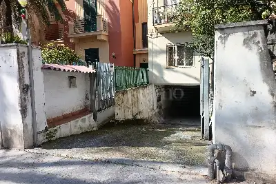 Box in vendita, Viale Croce Rossa, Palermo