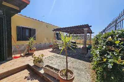 Villa in vendita, Via Rumenia , Pomezia