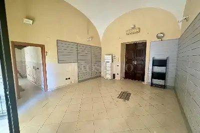 Negozio in affitto, Via Fratelli Giovanni e Giulio Pagano, Caserta