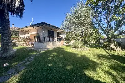 Villa in vendita, Via Torcegno, Roma