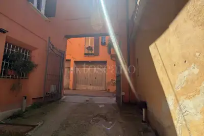 Casa in vendita, Via Castiglione, Bologna