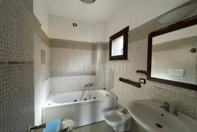 Villino a Schiera in vendita, Via Luserna, Roma