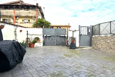 Villino a Schiera in vendita, Via Casaluce, Roma