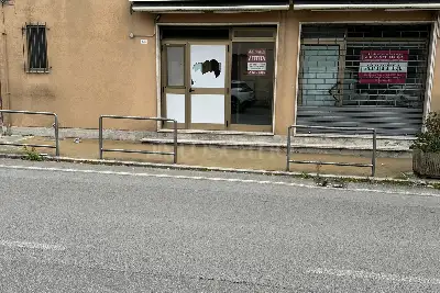 Attività Commerciale in affitto, Via della Repubblica, Contigliano