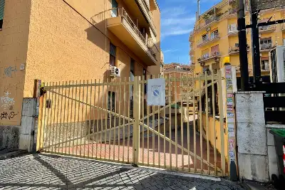 Box in vendita, Via degli Opimiani, Roma